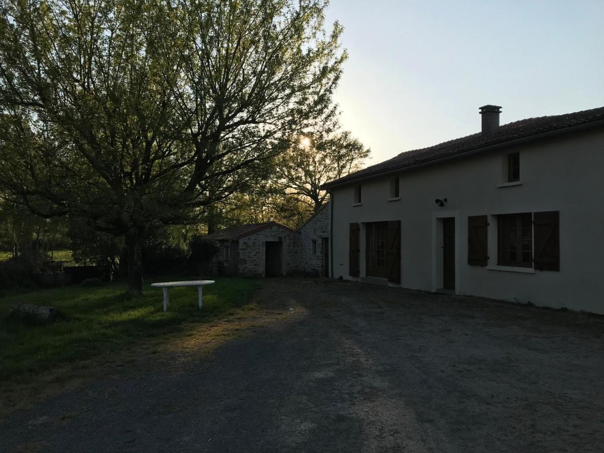 Gite A La Ferme Les Places La Chapelle-Bertrand Bagian luar foto