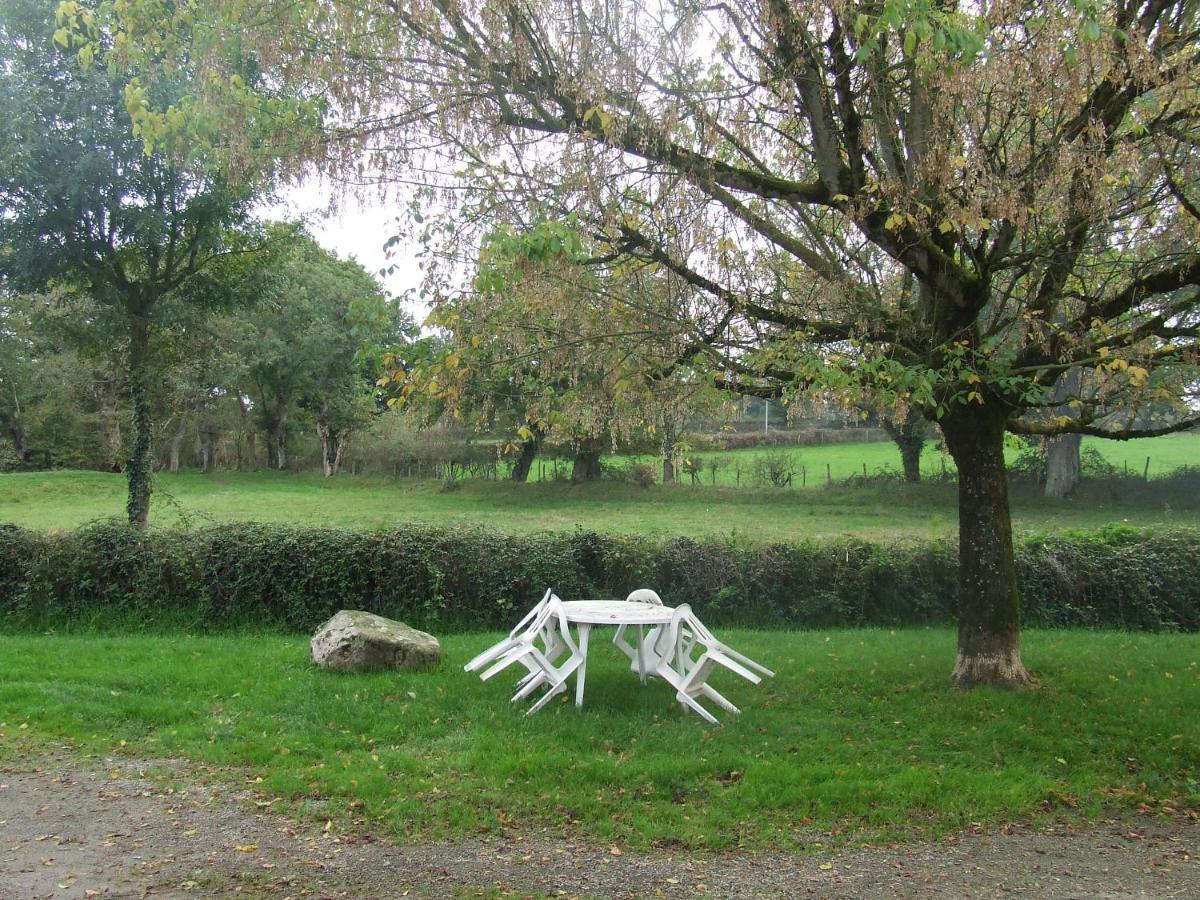 Gite A La Ferme Les Places La Chapelle-Bertrand Bagian luar foto